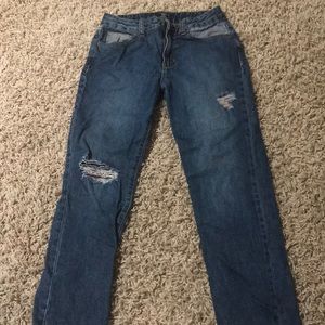 GAP Girlfriend Jeans in destruction!